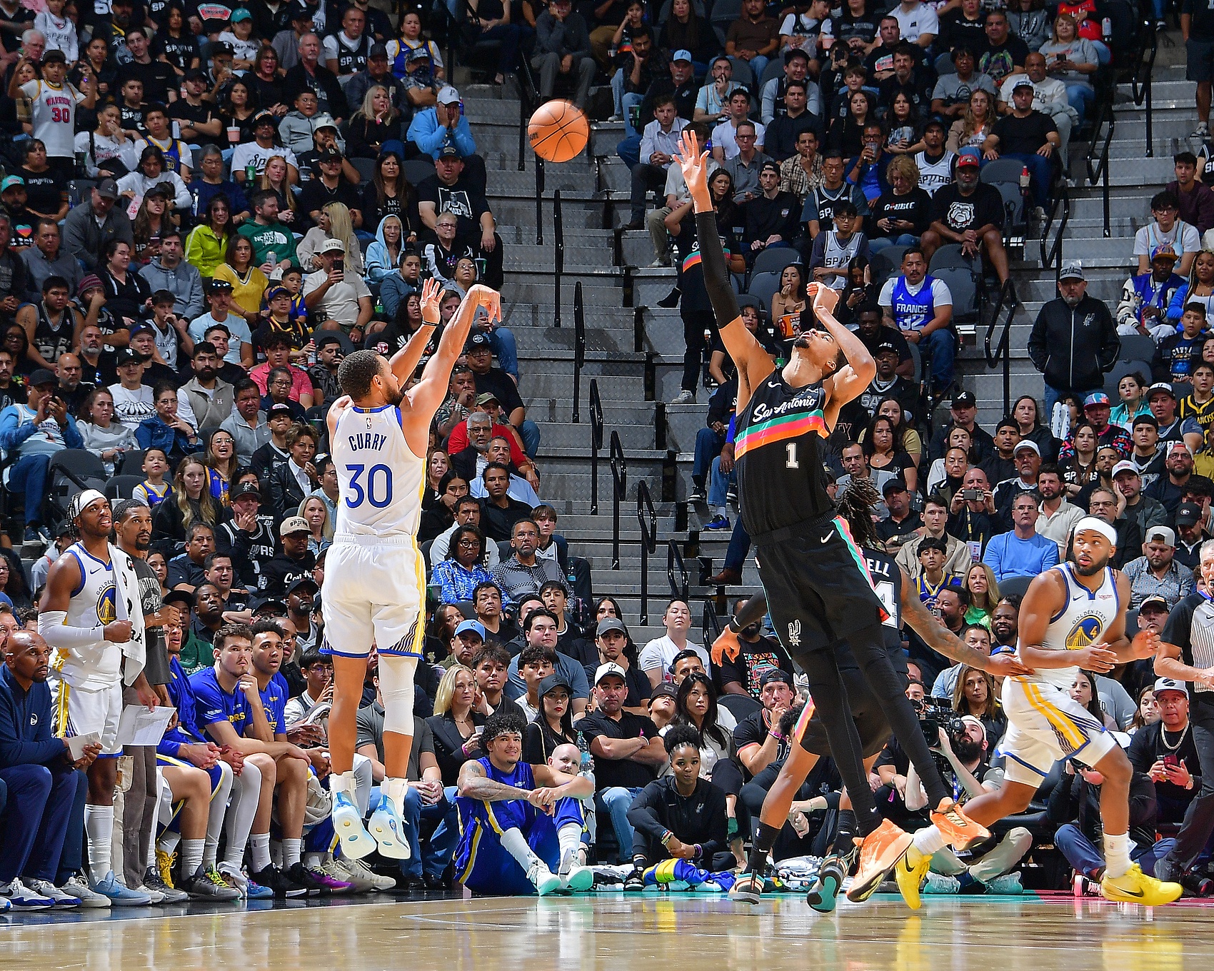 Bet365体育平台-雷吉·米勒：看文班打球是必须要有的体验 就和看乔丹&amp;库里一样