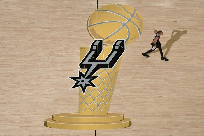 Bet365体育集团-NBA|布伦森带伤轰下30+3,尼克斯取得总决赛开门红|马刺|三分球|唐斯|圣安东尼奥马刺队|纽约尼克斯队_新浪体育_新浪新闻